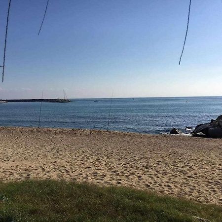 Nice And Quiet Flat In Premia De Mar Hutb Buitenkant foto