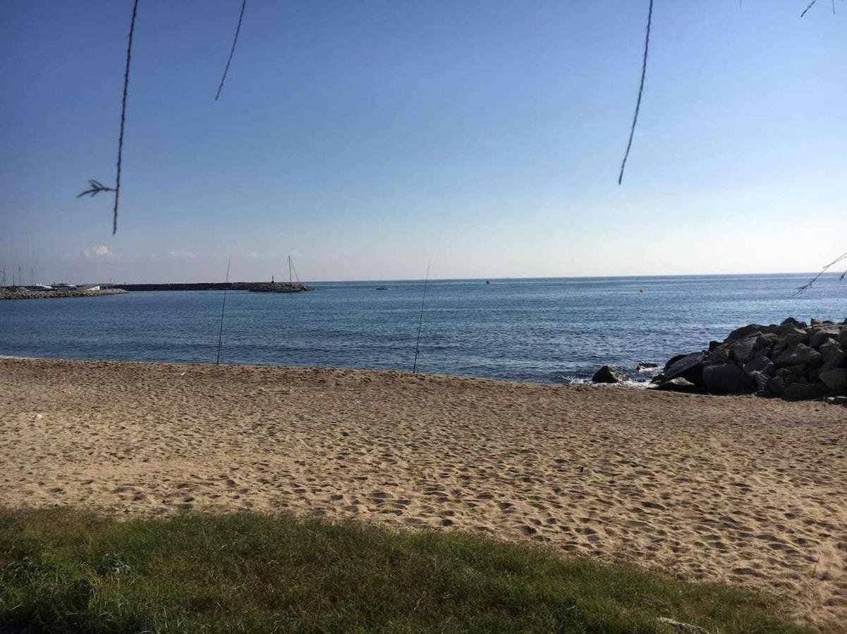 Nice And Quiet Flat In Premia De Mar Hutb Buitenkant foto